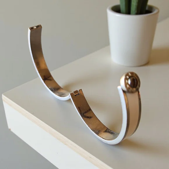 Henri Bendel White Enamel & Silver Bangle - Picture 10 of 11